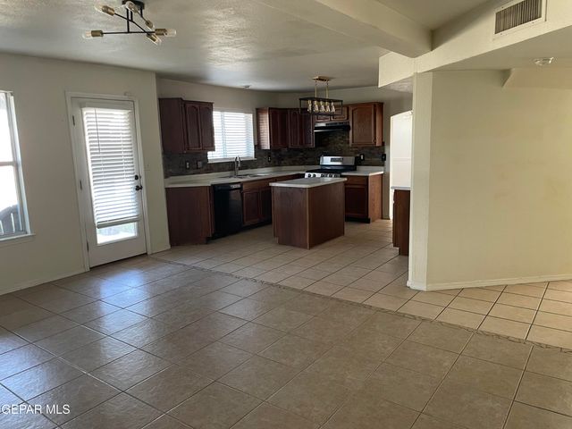 841 DAKOTA RIVER Avenue, El Paso, TX 79932