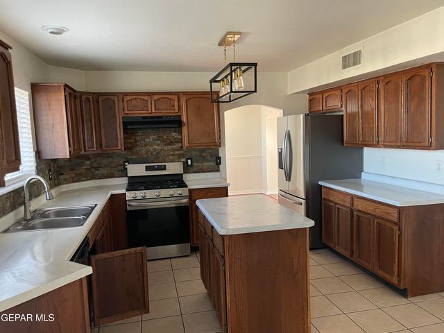 841 DAKOTA RIVER Avenue, El Paso, TX 79932