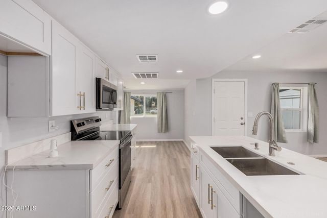 3020 E VIRGINIA Avenue, Phoenix, AZ 85008