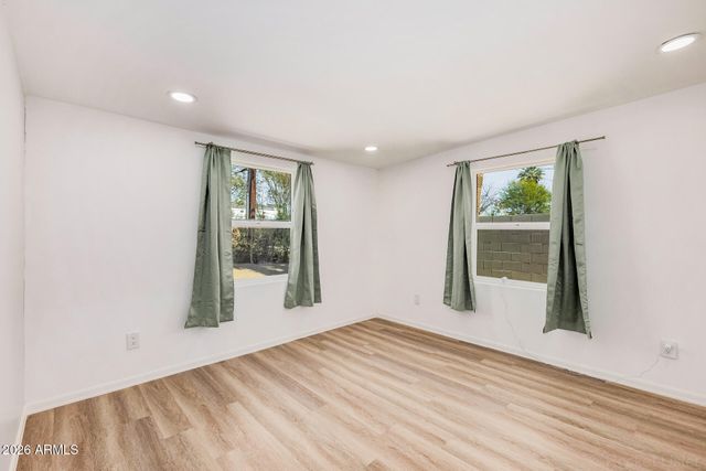 3020 E VIRGINIA Avenue, Phoenix, AZ 85008