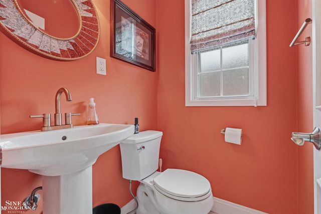 816 Hidden Lane, Grosse Pointe Woods, MI 48236