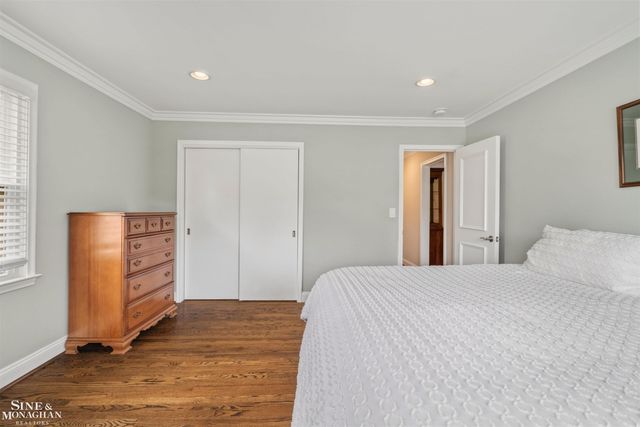 816 Hidden Lane, Grosse Pointe Woods, MI 48236
