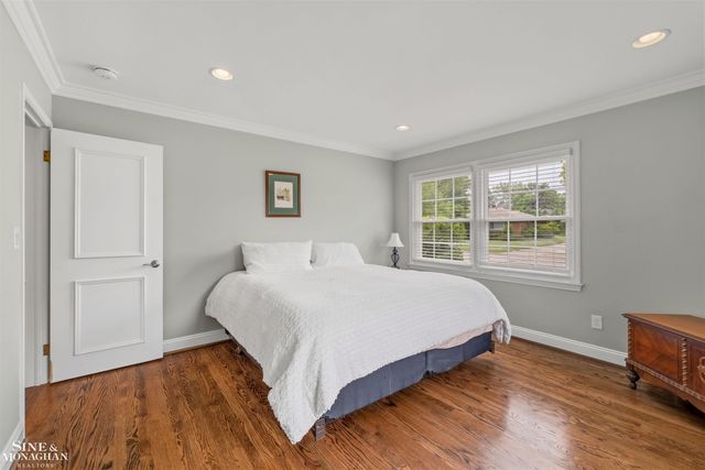 816 Hidden Lane, Grosse Pointe Woods, MI 48236