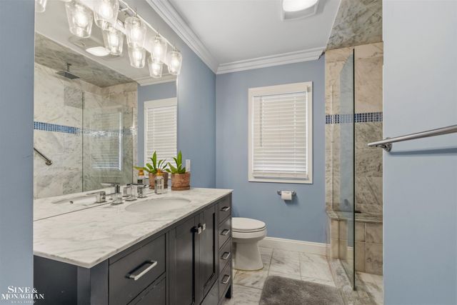 816 Hidden Lane, Grosse Pointe Woods, MI 48236