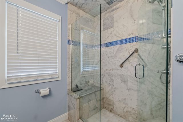 816 Hidden Lane, Grosse Pointe Woods, MI 48236
