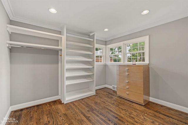 816 Hidden Lane, Grosse Pointe Woods, MI 48236