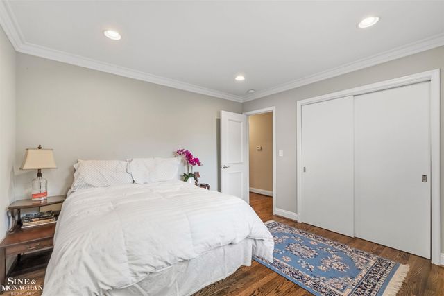 816 Hidden Lane, Grosse Pointe Woods, MI 48236