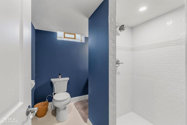 816 Hidden Lane, Grosse Pointe Woods, MI 48236