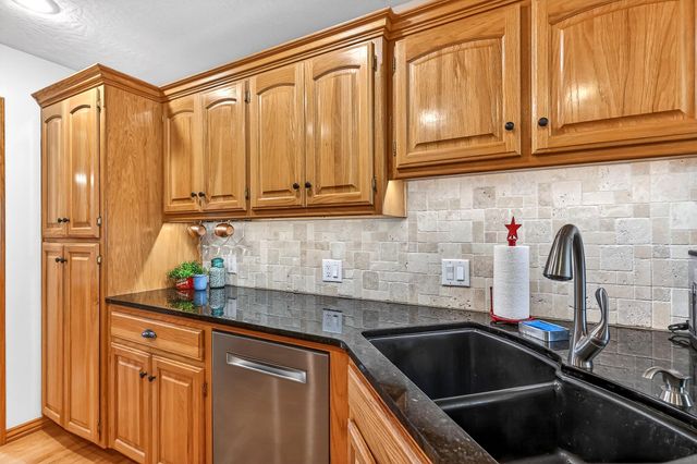 997 S Oak Ridge Road, Nixa, MO 65714