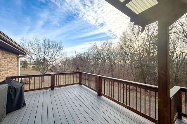 997 S Oak Ridge Road, Nixa, MO 65714