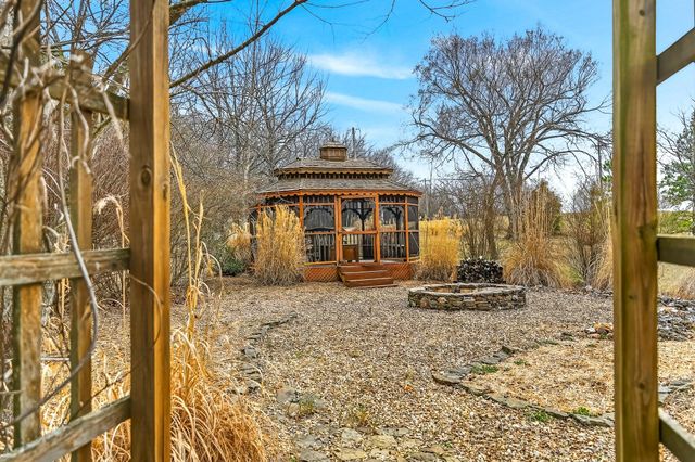 997 S Oak Ridge Road, Nixa, MO 65714