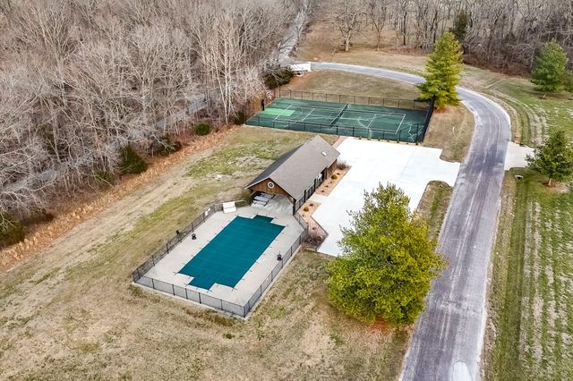 997 S Oak Ridge Road, Nixa, MO 65714