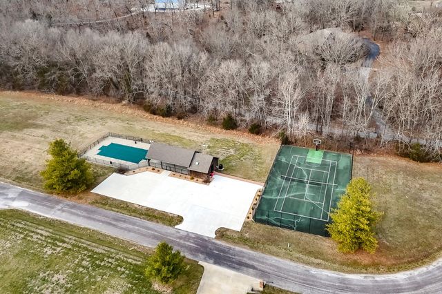 997 S Oak Ridge Road, Nixa, MO 65714