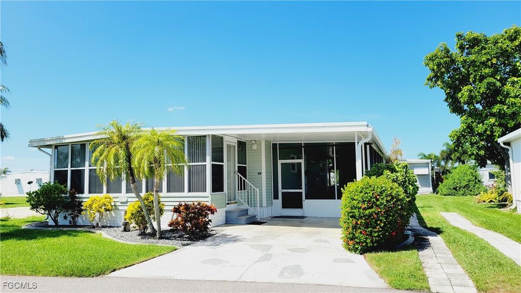 267 Shoreland DR, Fort Myers, FL 33905