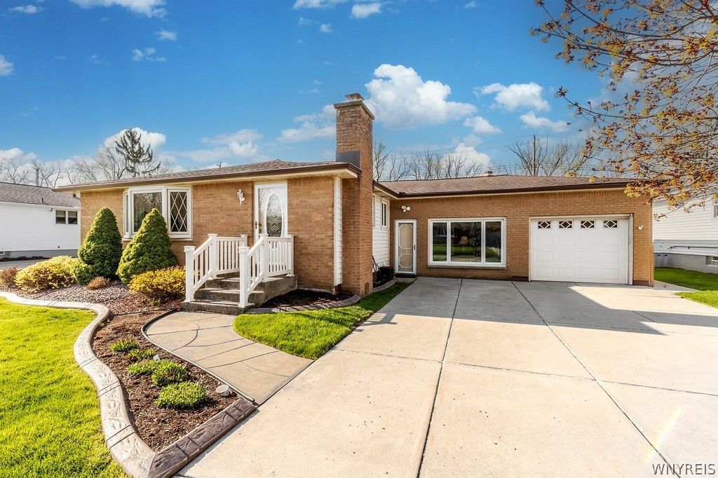 58 Dauer Drive, West Seneca, NY 14224