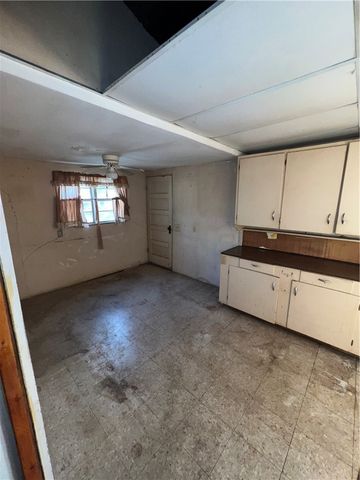 201 N Wiebusch Street, Riesel, TX 76682
