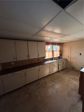 201 N Wiebusch Street, Riesel, TX 76682