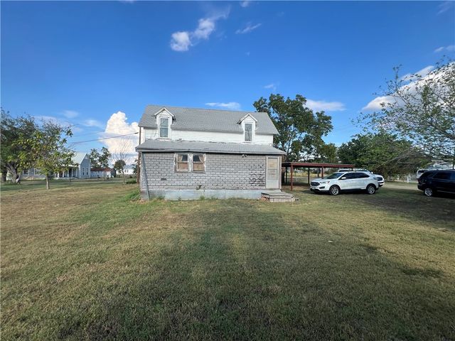 201 N Wiebusch Street, Riesel, TX 76682
