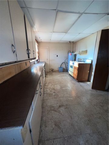 201 N Wiebusch Street, Riesel, TX 76682
