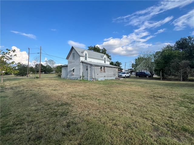 201 N Wiebusch Street, Riesel, TX 76682