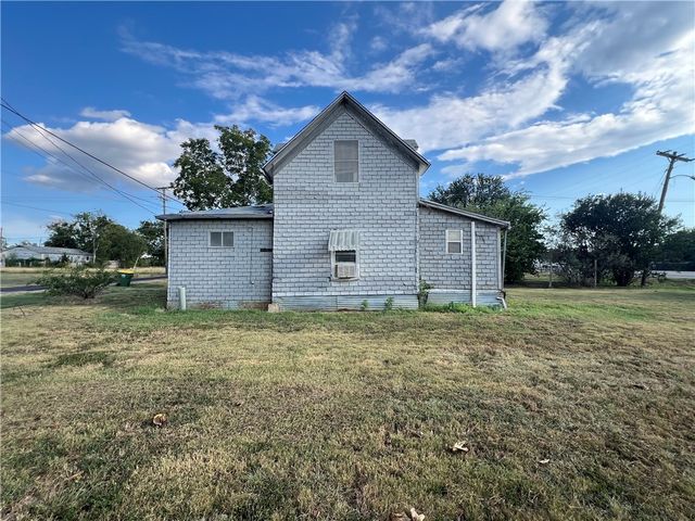 201 N Wiebusch Street, Riesel, TX 76682