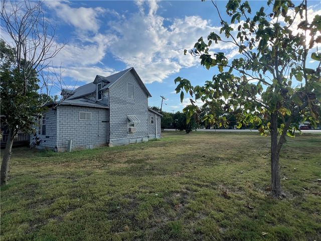 201 N Wiebusch Street, Riesel, TX 76682