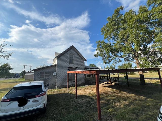 201 N Wiebusch Street, Riesel, TX 76682