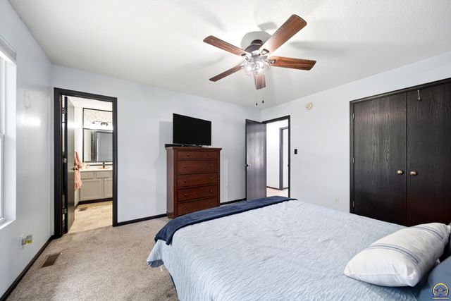 240 E Park DR, Auburn, KS 66402