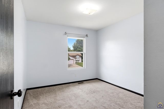 240 E Park DR, Auburn, KS 66402