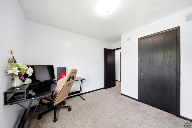 240 E Park DR, Auburn, KS 66402