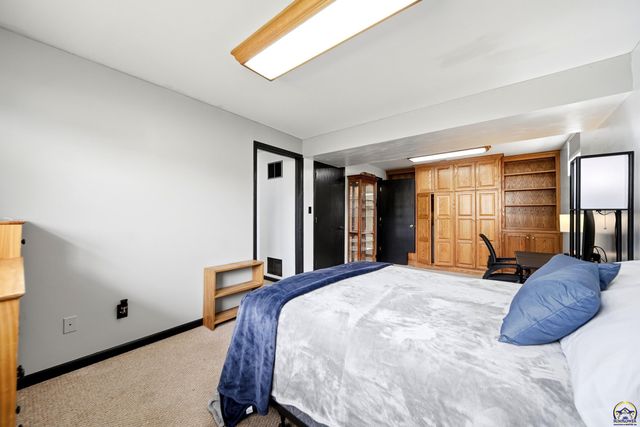240 E Park DR, Auburn, KS 66402
