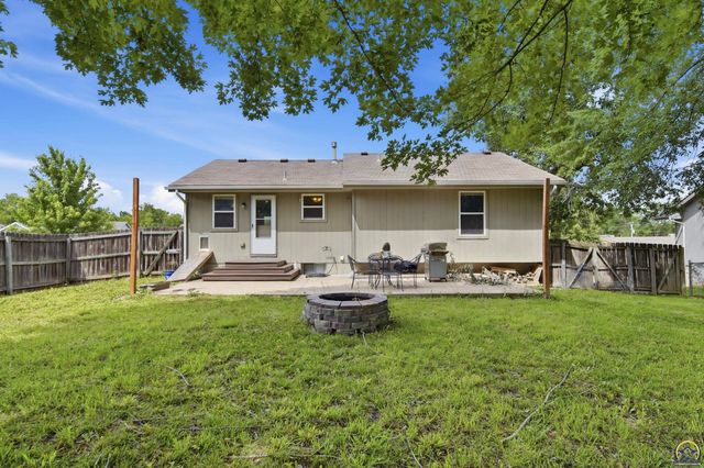 240 E Park DR, Auburn, KS 66402