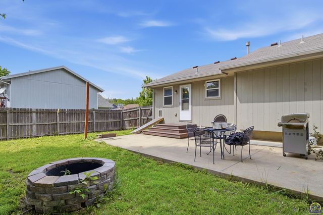 240 E Park DR, Auburn, KS 66402
