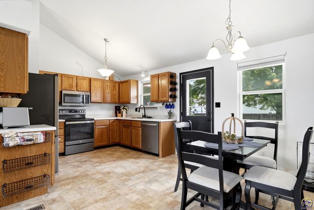 240 E Park DR, Auburn, KS 66402