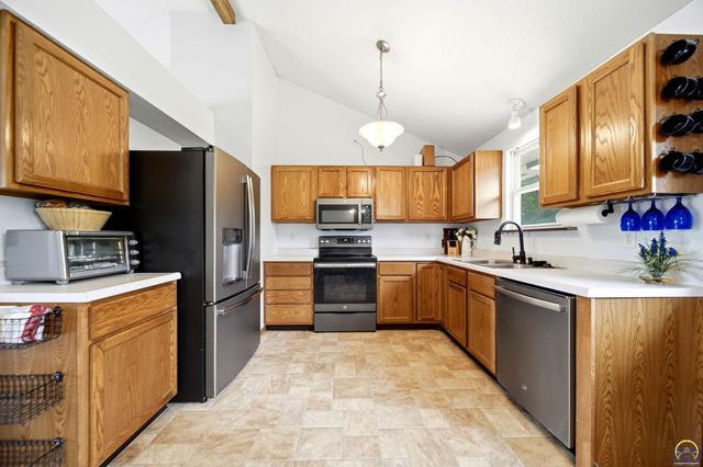 240 E Park DR, Auburn, KS 66402