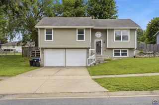 240 E Park DR, Auburn, KS 66402