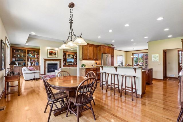 6735 Blue River WAY, Racine, WI 53402