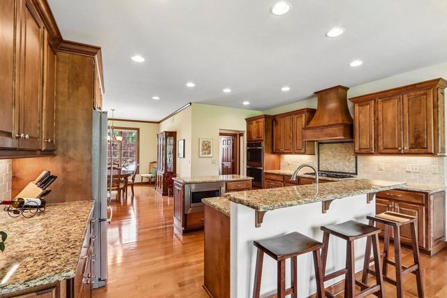 6735 Blue River WAY, Racine, WI 53402