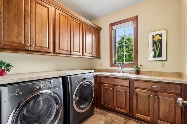 6735 Blue River WAY, Racine, WI 53402