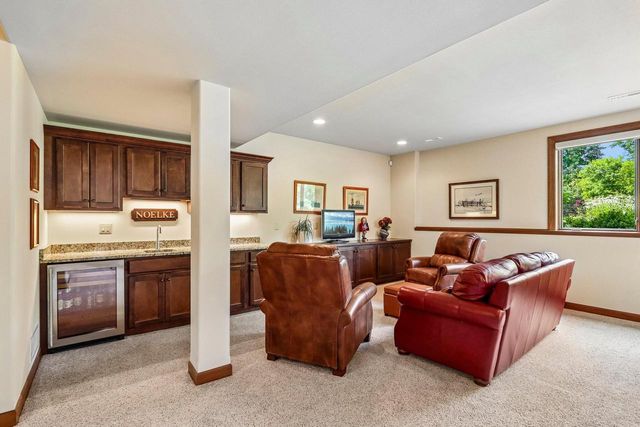6735 Blue River WAY, Racine, WI 53402
