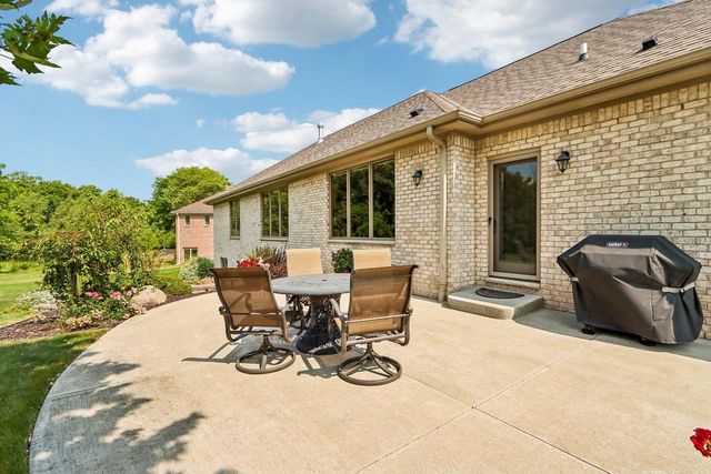 6735 Blue River WAY, Racine, WI 53402
