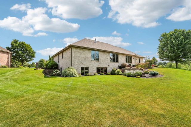 6735 Blue River WAY, Racine, WI 53402