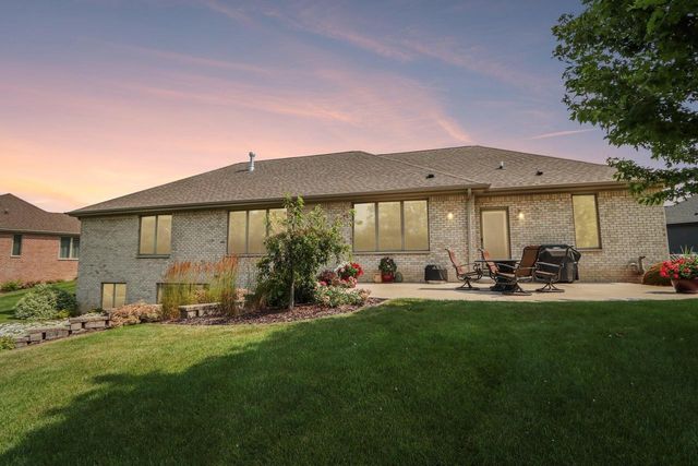 6735 Blue River WAY, Racine, WI 53402