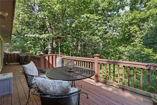 11 College Street, Eureka Springs, AR 72632