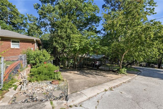 11 College Street, Eureka Springs, AR 72632