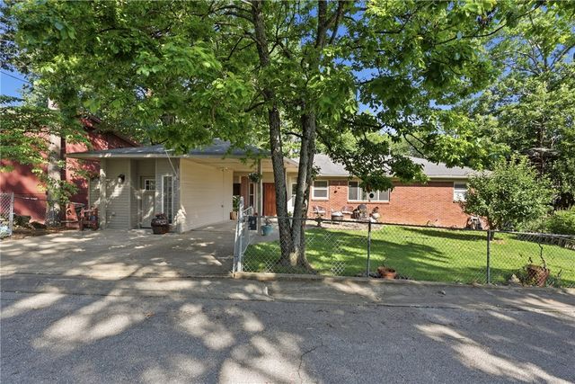 11 College Street, Eureka Springs, AR 72632