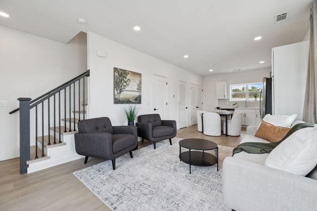 1015 W Trinity Ln Unit 4, Nashville, TN 37218