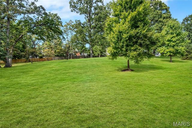 1545 Swallow Drive, Brentwood, MO 63144