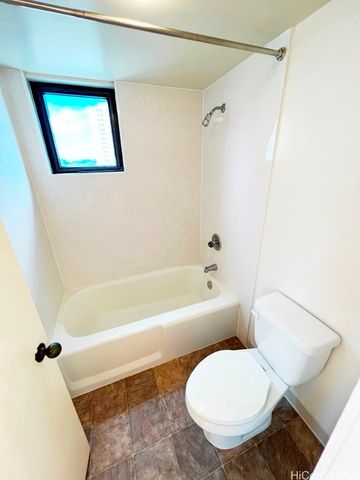 990 Ala Nanala Street 9A, Honolulu, HI 96818