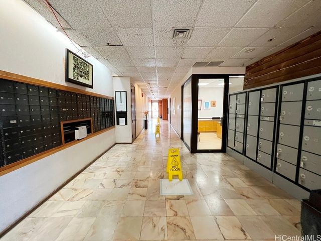 990 Ala Nanala Street 9A, Honolulu, HI 96818